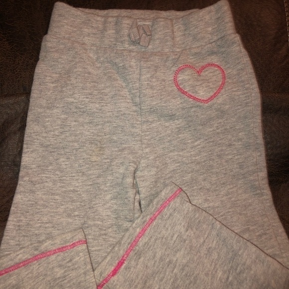 5/$10 Circo size 2T gray sweatpants with pink heart - Picture 2 of 7